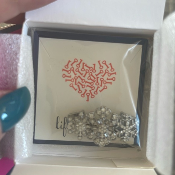 Keep Collective Snowflake Trio Focal Charm - Picture 2 of 3